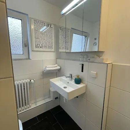 Studio-parkplatz-netflix-balkon *