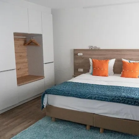 Studio-parkplatz-netflix-balkon *