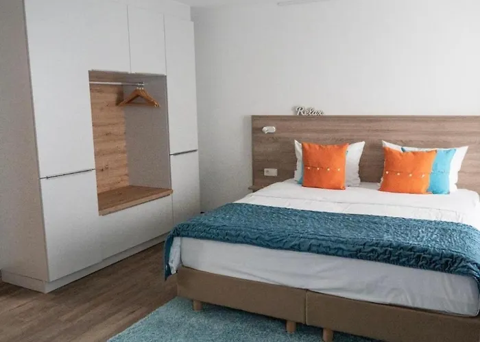 Studio-parkplatz-netflix-balkon *